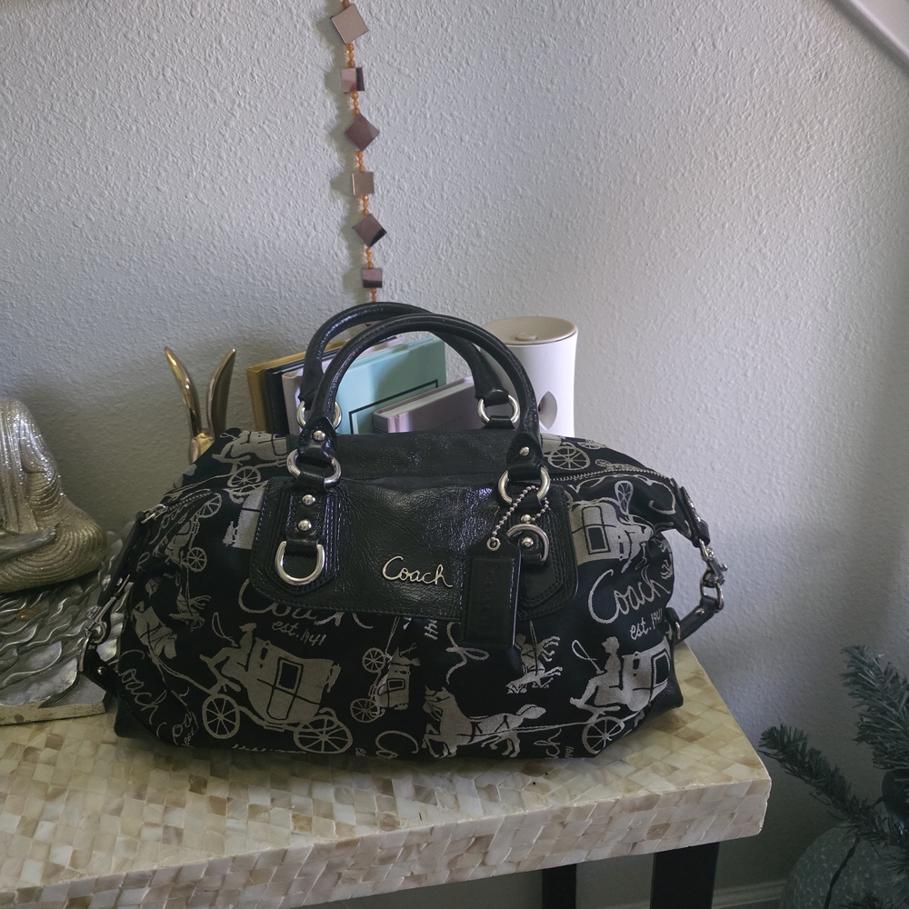 COACH F15653 ASHLEY CARRIAGE Black and White Leather Satchel Bag